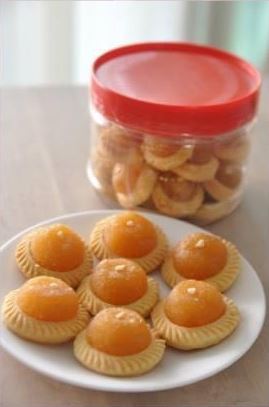 Dolly Pineapple Tarts in Red Bottle (17 Pieces)
